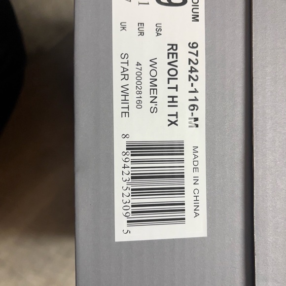 Palladium Women's White and Black Revolt High-Top Sneakers Size 9 New In Box! - Picture 7 of 8